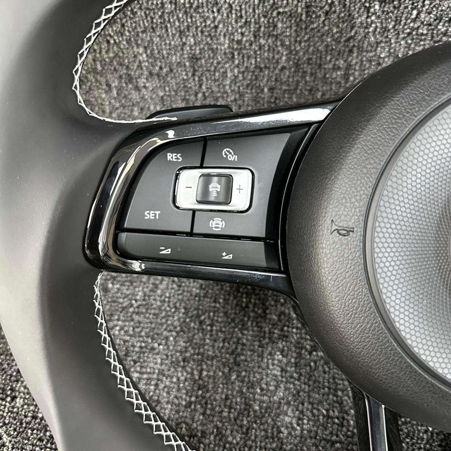 Volkswagen GTI Golf 7 7,5 Polo 6R Passat B8 Carbon Lenkrad DSG